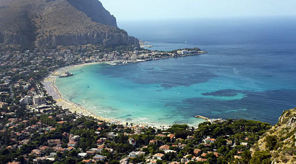 Dove dormire a Palermo sul mare
